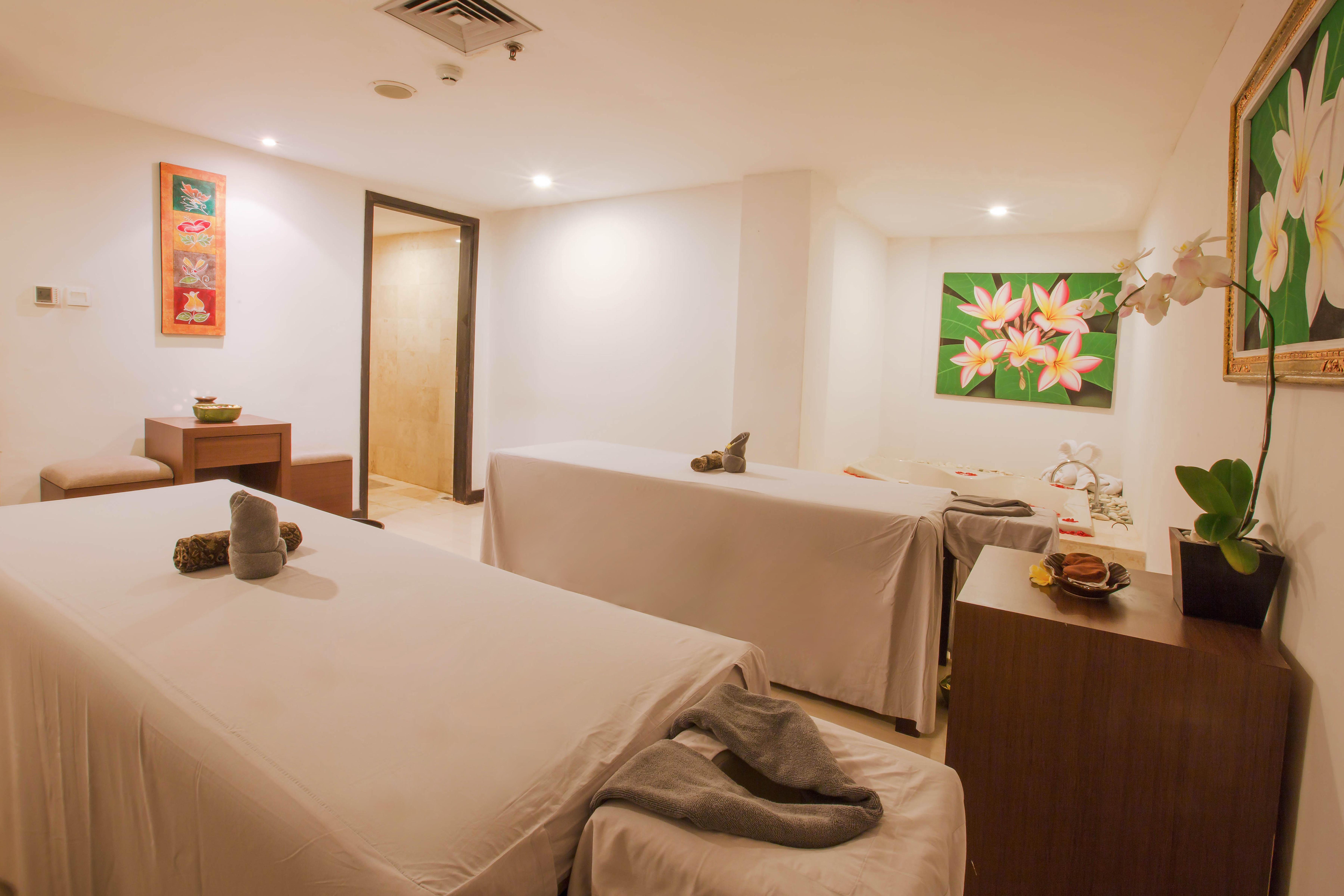 Royal Regantris Kuta Hotel Kuta  Exterior photo