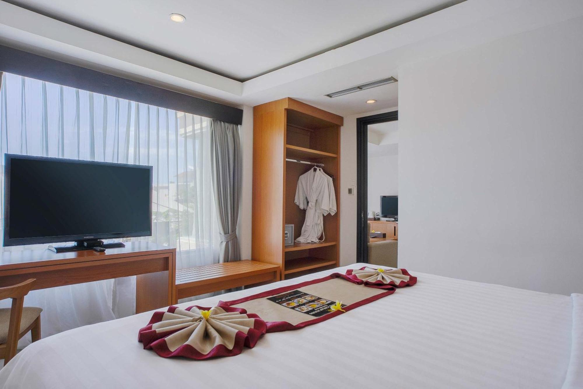 Royal Regantris Kuta Hotel Kuta  Exterior photo